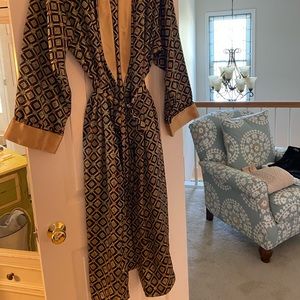 Silky long robe GUC Victoria’s Secret L/XL